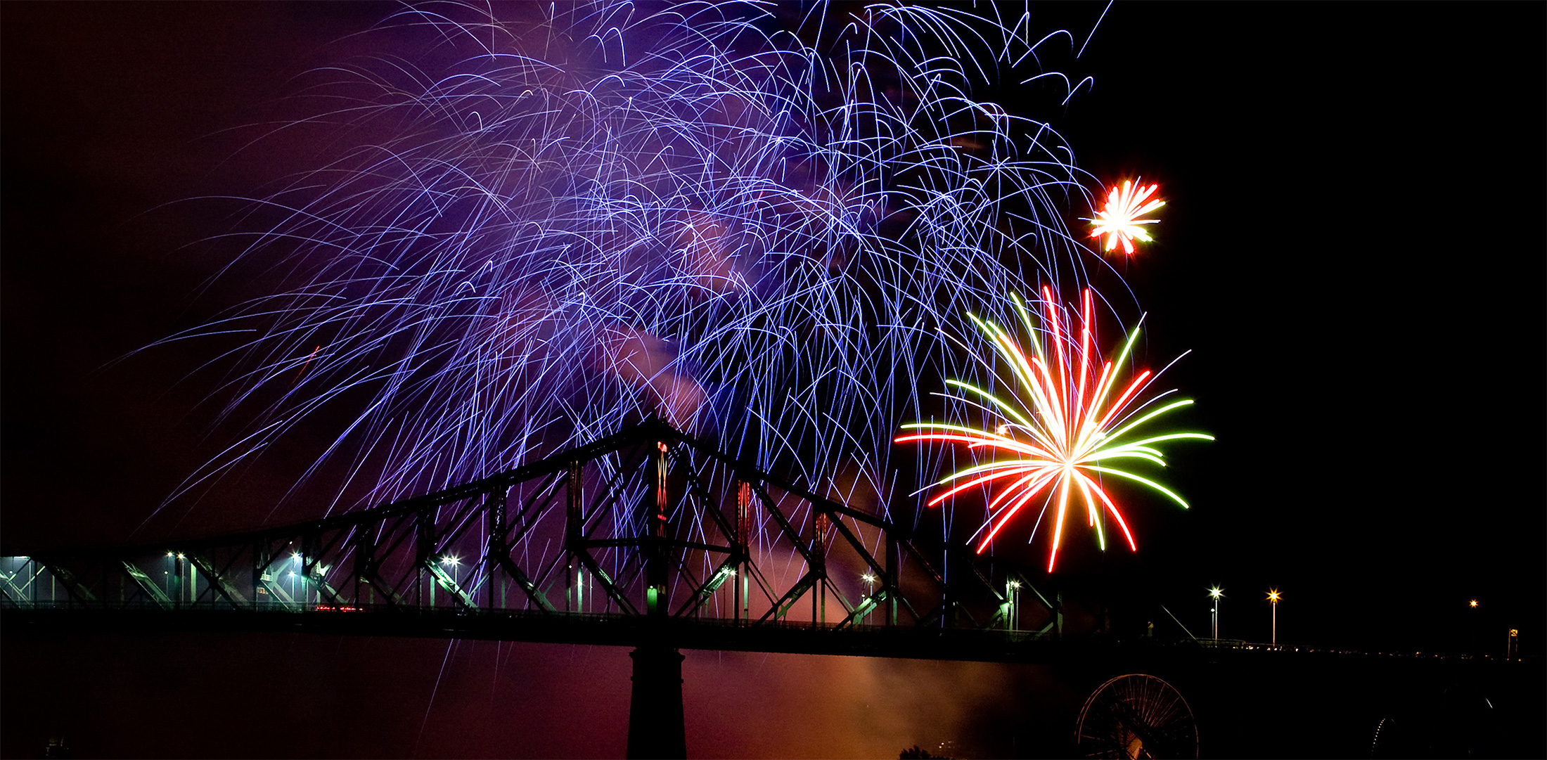 Royal-LaRonde2009 Royal Pyrotechnie - Concepteurs et distributeurs de feux d'artifice