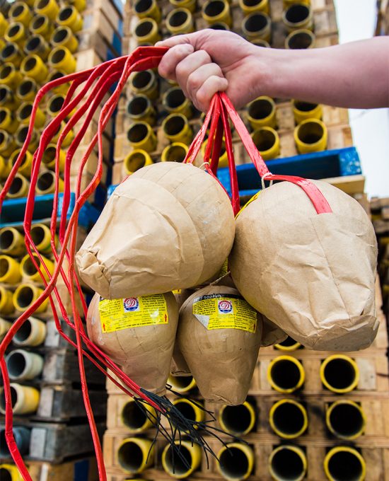 Royal-Pyrotechnie-Equipe05 Royal Pyrotechnie - Produits professionnels